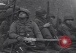 Standbild USA 3rd Armored Division Truppen in Bewegung durch die Stadt Niederhausen Deutschland, 1945, aus Sekunde 50 historischem Filmmaterial Videoclip 65675075904