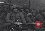 Standbild USA 3rd Armored Division Truppen in Bewegung durch die Stadt Niederhausen Deutschland, 1945, aus Sekunde 52 historischem Filmmaterial Videoclip 65675075904