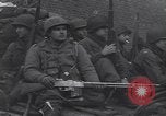 Standbild USA 3rd Armored Division Truppen in Bewegung durch die Stadt Niederhausen Deutschland, 1945, aus Sekunde 54 historischem Filmmaterial Videoclip 65675075904