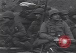 Standbild USA 3rd Armored Division Truppen in Bewegung durch die Stadt Niederhausen Deutschland, 1945, aus Sekunde 57 historischem Filmmaterial Videoclip 65675075904