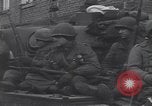 Standbild USA 3rd Armored Division Truppen in Bewegung durch die Stadt Niederhausen Deutschland, 1945, aus Sekunde 58 historischem Filmmaterial Videoclip 65675075904