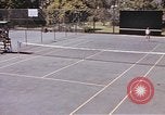 Standbild tennis match Honolulu Hawaii USA, 1945, aus Sekunde 30 historischem Filmmaterial Videoclip 65675075915