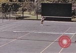 Standbild tennis match Honolulu Hawaii USA, 1945, aus Sekunde 43 historischem Filmmaterial Videoclip 65675075915