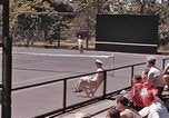 Standbild tennis match Honolulu Hawaii USA, 1945, aus Sekunde 49 historischem Filmmaterial Videoclip 65675075915
