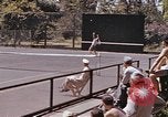 Standbild tennis match Honolulu Hawaii USA, 1945, aus Sekunde 55 historischem Filmmaterial Videoclip 65675075915