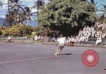 Standbild tennis match Honolulu Hawaii USA, 1945, aus Sekunde 62 historischem Filmmaterial Videoclip 65675075915