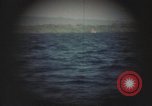 Image objets flottants Océan Pacifique, 1945, de la seconde 30 séquences d'archives historiques vidéo 65675075927