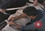 Standbild Evakuierung von Verletzten Pazifik, 1945, aus Sekunde 9 historischem Filmmaterial Videoclip 65675075988