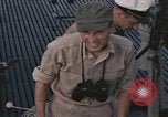 Standbild Evakuierung von Verletzten Pazifik, 1945, aus Sekunde 17 historischem Filmmaterial Videoclip 65675075988