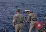 Standbild Evakuierung von Verletzten Pazifik, 1945, aus Sekunde 21 historischem Filmmaterial Videoclip 65675075988