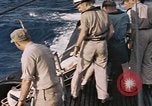 Standbild Evakuierung von Verletzten Pazifik, 1945, aus Sekunde 28 historischem Filmmaterial Videoclip 65675075988