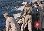 Standbild Evakuierung von Verletzten Pazifik, 1945, aus Sekunde 29 historischem Filmmaterial Videoclip 65675075988