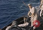 Standbild Evakuierung von Verletzten Pazifik, 1945, aus Sekunde 34 historischem Filmmaterial Videoclip 65675075988