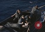 Standbild Evakuierung von Verletzten Pazifik, 1945, aus Sekunde 38 historischem Filmmaterial Videoclip 65675075988