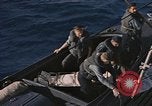 Standbild Evakuierung von Verletzten Pazifik, 1945, aus Sekunde 41 historischem Filmmaterial Videoclip 65675075988