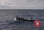 Standbild Evakuierung von Verletzten Pazifik, 1945, aus Sekunde 52 historischem Filmmaterial Videoclip 65675075988