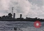 Standbild Evakuierung von Verletzten Pazifik, 1945, aus Sekunde 56 historischem Filmmaterial Videoclip 65675075988