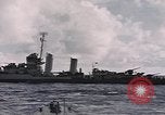 Standbild Evakuierung von Verletzten Pazifik, 1945, aus Sekunde 57 historischem Filmmaterial Videoclip 65675075988