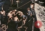 Image sous-marin américain Océan Pacifique, 1945, de la seconde 37 séquences d'archives historiques vidéo 65675075998