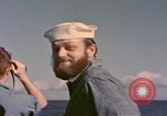 Standbild USS Crevalle Pazifik, 1945, aus Sekunde 30 historischem Filmmaterial Videoclip 65675076019