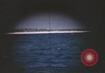 Standbild Blick durch das amerikanische U-Boot-Periskop Midway Island, 1942, aus Sekunde 10 historischem Filmmaterial Videoclip 65675076036