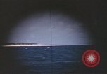Standbild Blick durch das amerikanische U-Boot-Periskop Midway Island, 1942, aus Sekunde 17 historischem Filmmaterial Videoclip 65675076036
