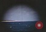 Standbild Blick durch das amerikanische U-Boot-Periskop Midway Island, 1942, aus Sekunde 25 historischem Filmmaterial Videoclip 65675076036
