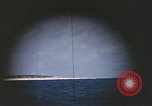 Standbild Blick durch das amerikanische U-Boot-Periskop Midway Island, 1942, aus Sekunde 26 historischem Filmmaterial Videoclip 65675076036