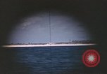 Standbild Blick durch das amerikanische U-Boot-Periskop Midway Island, 1942, aus Sekunde 33 historischem Filmmaterial Videoclip 65675076036