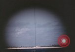 Standbild Blick durch das amerikanische U-Boot-Periskop Midway Island, 1942, aus Sekunde 37 historischem Filmmaterial Videoclip 65675076036