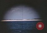 Standbild Blick durch das amerikanische U-Boot-Periskop Midway Island, 1942, aus Sekunde 40 historischem Filmmaterial Videoclip 65675076036