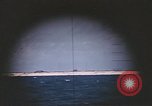 Standbild Blick durch das amerikanische U-Boot-Periskop Midway Island, 1942, aus Sekunde 55 historischem Filmmaterial Videoclip 65675076036