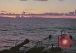 Standbild United States U-Boot unterwegs auf der Oberfläche Pazifik, 1942, aus Sekunde 26 historischem Filmmaterial Videoclip 65675076038