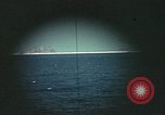 Standbild periscope Blick vom amerikanischen U-Boot Midway Island, 1942, aus Sekunde 8 historischem Filmmaterial Videoclip 65675076040