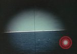 Standbild periscope Blick vom amerikanischen U-Boot Midway Island, 1942, aus Sekunde 13 historischem Filmmaterial Videoclip 65675076040