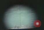 Standbild periscope Blick vom amerikanischen U-Boot Midway Island, 1942, aus Sekunde 23 historischem Filmmaterial Videoclip 65675076040