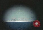 Standbild periscope Blick vom amerikanischen U-Boot Midway Island, 1942, aus Sekunde 28 historischem Filmmaterial Videoclip 65675076040
