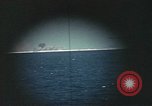 Standbild periscope Blick vom amerikanischen U-Boot Midway Island, 1942, aus Sekunde 35 historischem Filmmaterial Videoclip 65675076040