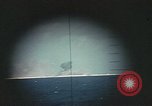 Standbild periscope Blick vom amerikanischen U-Boot Midway Island, 1942, aus Sekunde 41 historischem Filmmaterial Videoclip 65675076040