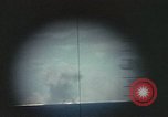 Standbild periscope Blick vom amerikanischen U-Boot Midway Island, 1942, aus Sekunde 54 historischem Filmmaterial Videoclip 65675076040