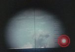 Standbild periscope Blick vom amerikanischen U-Boot Midway Island, 1942, aus Sekunde 56 historischem Filmmaterial Videoclip 65675076040