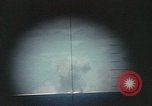 Standbild periscope Blick vom amerikanischen U-Boot Midway Island, 1942, aus Sekunde 58 historischem Filmmaterial Videoclip 65675076040