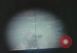 Standbild periscope Blick vom amerikanischen U-Boot Midway Island, 1942, aus Sekunde 59 historischem Filmmaterial Videoclip 65675076040