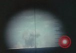 Standbild periscope Blick vom amerikanischen U-Boot Midway Island, 1942, aus Sekunde 61 historischem Filmmaterial Videoclip 65675076040