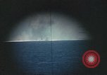 Standbild periscope Blick vom amerikanischen U-Boot Midway Island, 1942, aus Sekunde 62 historischem Filmmaterial Videoclip 65675076040
