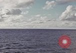 Standbild United States U-Boot unterwegs auf der Oberfläche Pazifik, 1942, aus Sekunde 11 historischem Filmmaterial Videoclip 65675076041