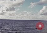 Standbild United States U-Boot unterwegs auf der Oberfläche Pazifik, 1942, aus Sekunde 13 historischem Filmmaterial Videoclip 65675076041