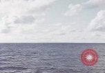 Standbild United States U-Boot unterwegs auf der Oberfläche Pazifik, 1942, aus Sekunde 15 historischem Filmmaterial Videoclip 65675076041
