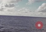 Standbild United States U-Boot unterwegs auf der Oberfläche Pazifik, 1942, aus Sekunde 16 historischem Filmmaterial Videoclip 65675076041