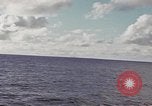 Standbild United States U-Boot unterwegs auf der Oberfläche Pazifik, 1942, aus Sekunde 17 historischem Filmmaterial Videoclip 65675076041